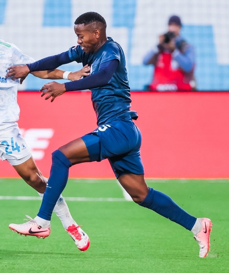 Thabo Cele Completes Permanent Move to Mamelodi Sundowns from Kaizer Chiefs